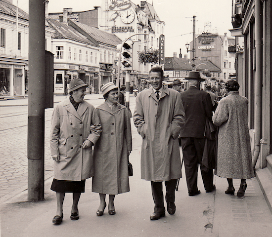 Aunt May, aunt Anna-Lisa and uncle Sven are taking a walk in downtown Trondheim, Norway