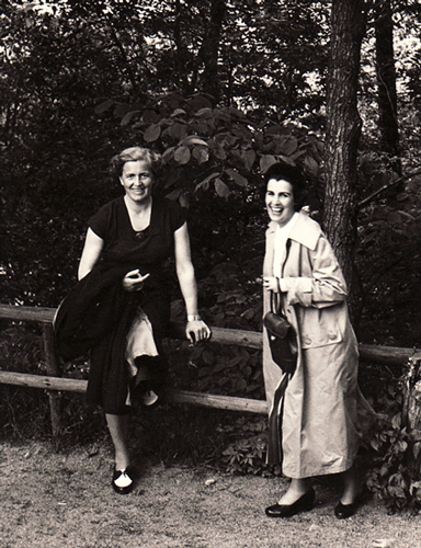 Aunt May and Mom in Skansen